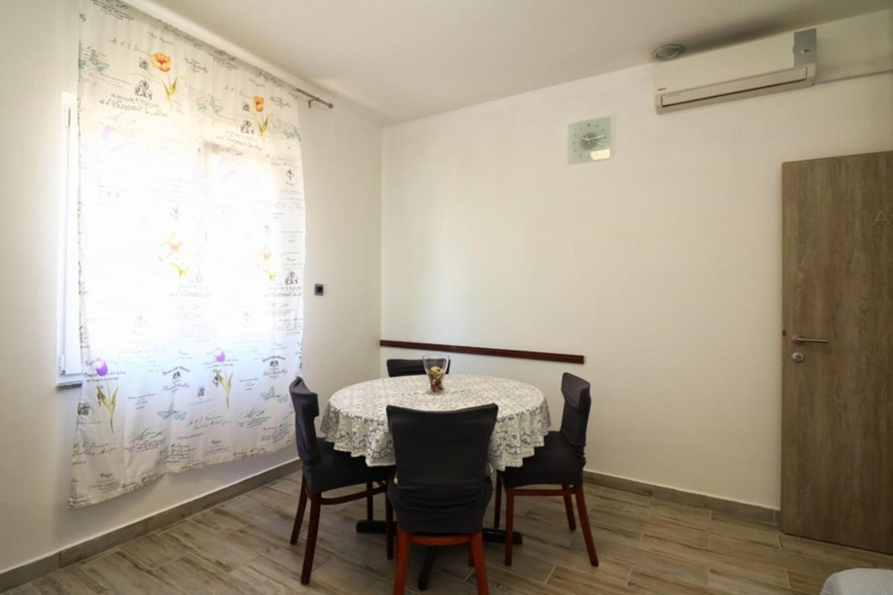 Apartmani Mikin Betina  Extérieur photo