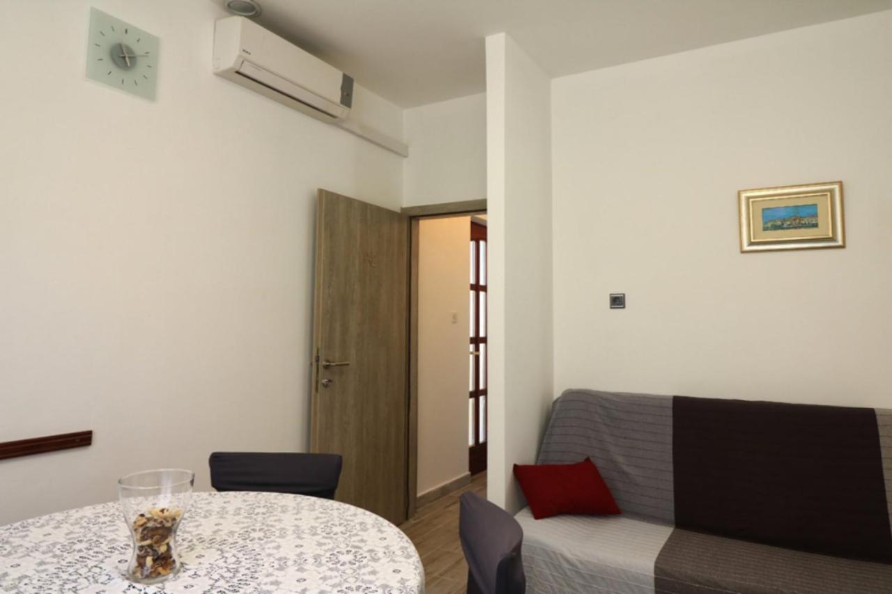 Apartmani Mikin Betina  Extérieur photo