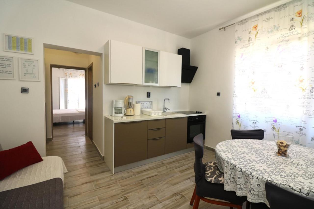 Apartmani Mikin Betina  Extérieur photo