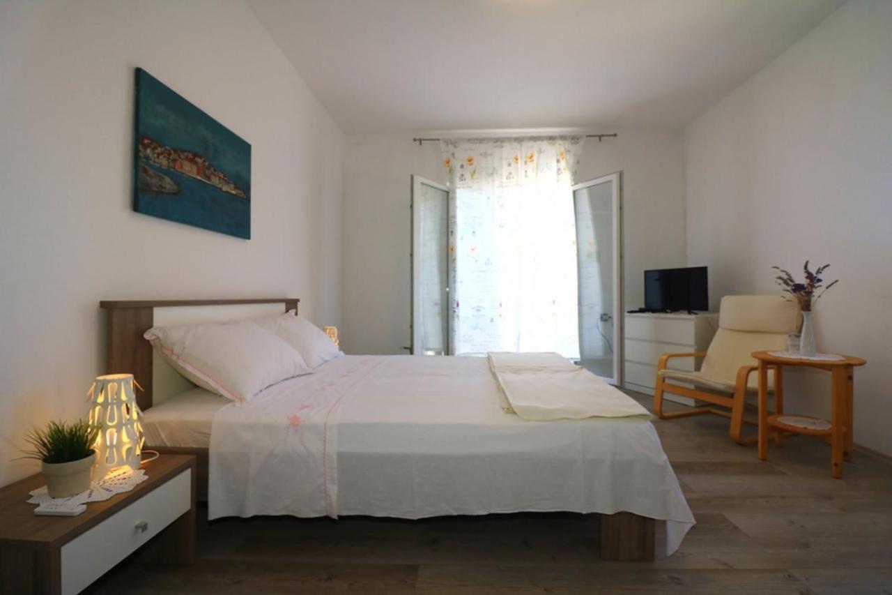 Apartmani Mikin Betina  Extérieur photo