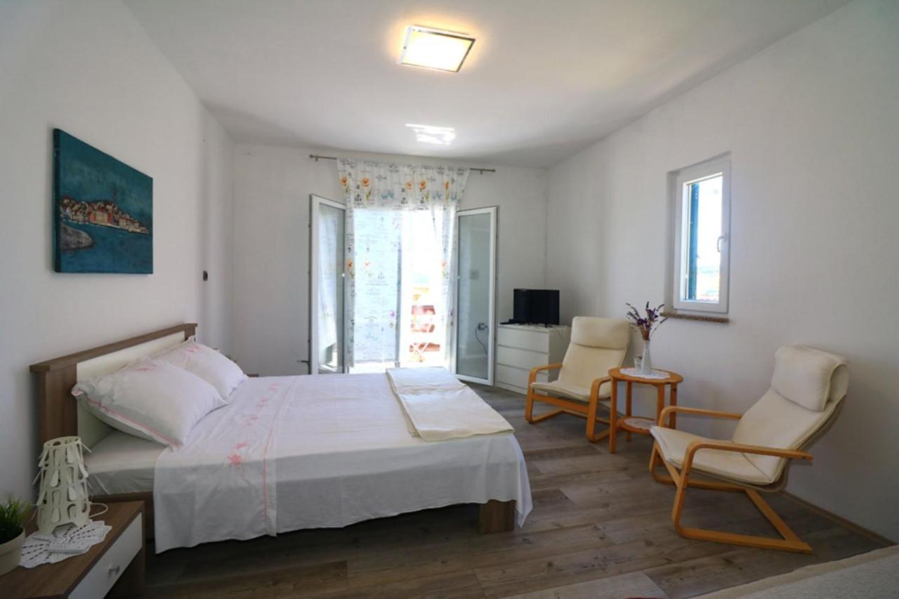 Apartmani Mikin Betina  Extérieur photo
