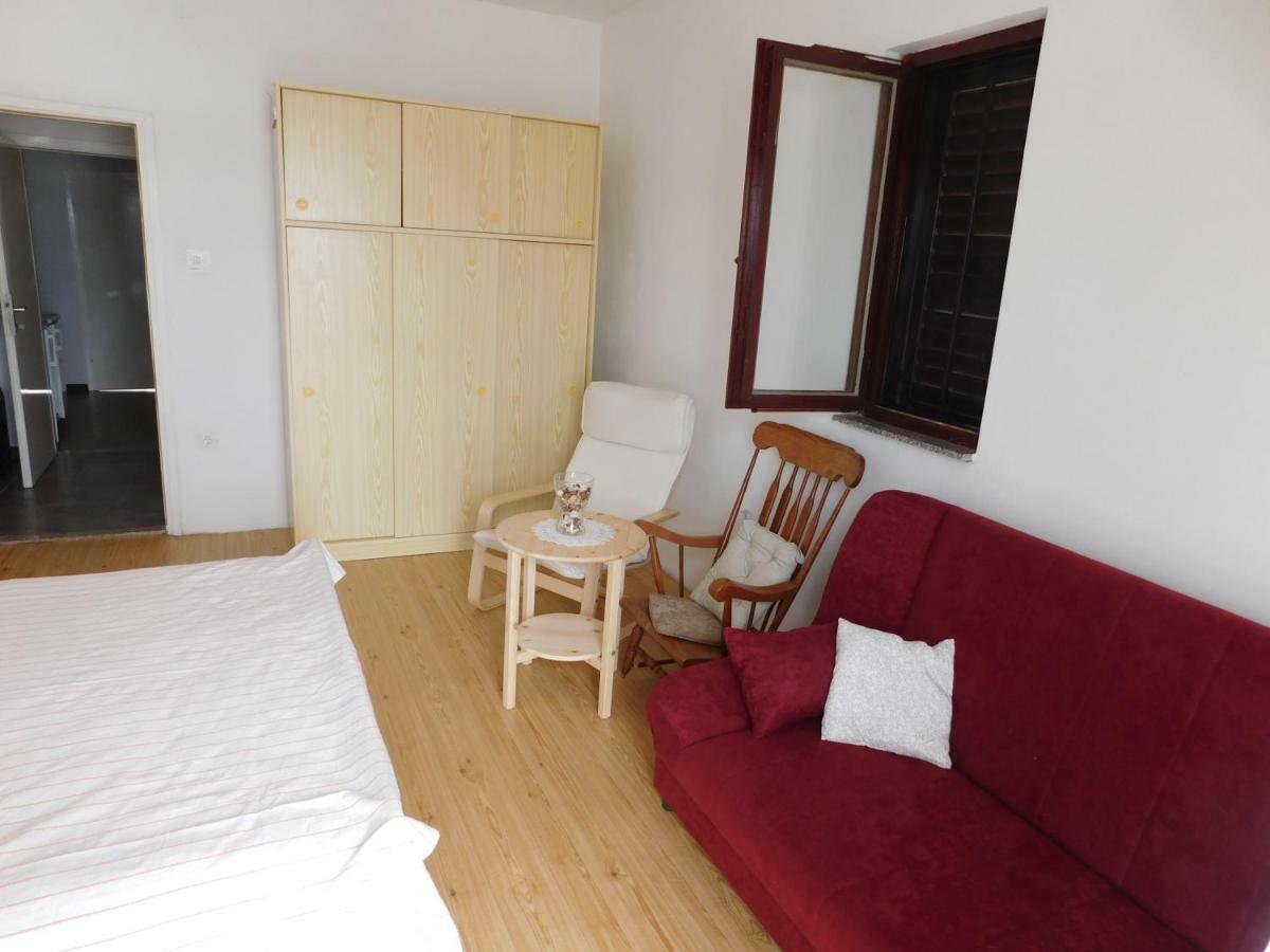 Apartmani Mikin Betina  Extérieur photo