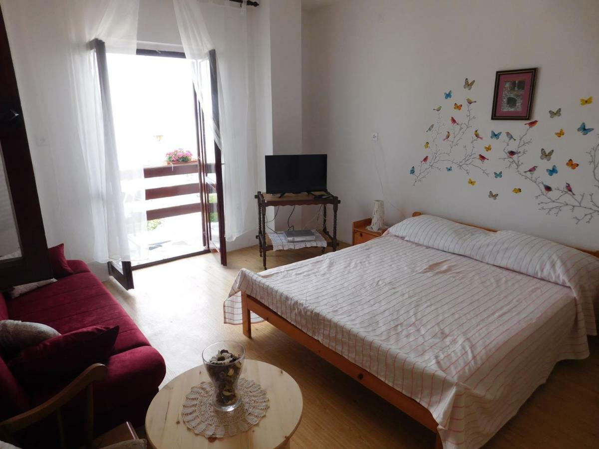 Apartmani Mikin Betina  Extérieur photo