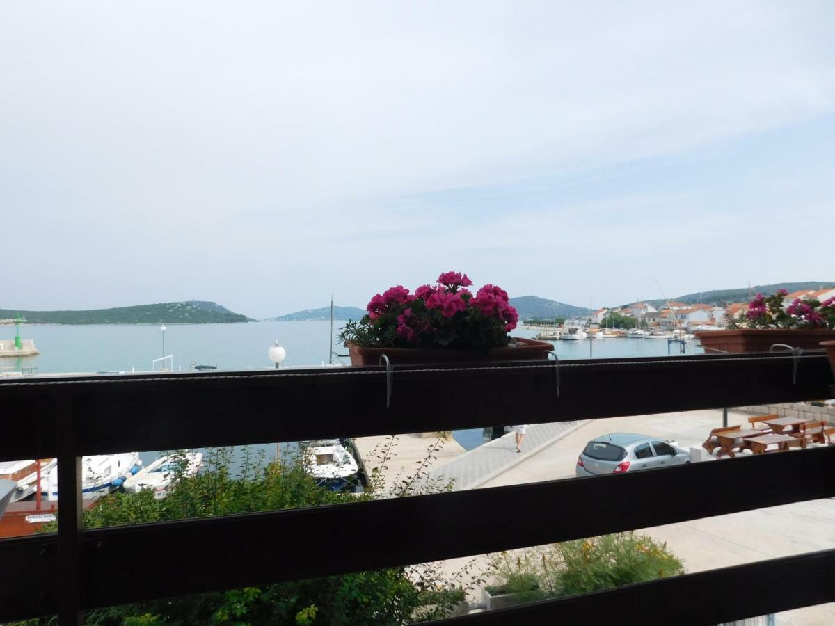 Apartmani Mikin Betina  Extérieur photo