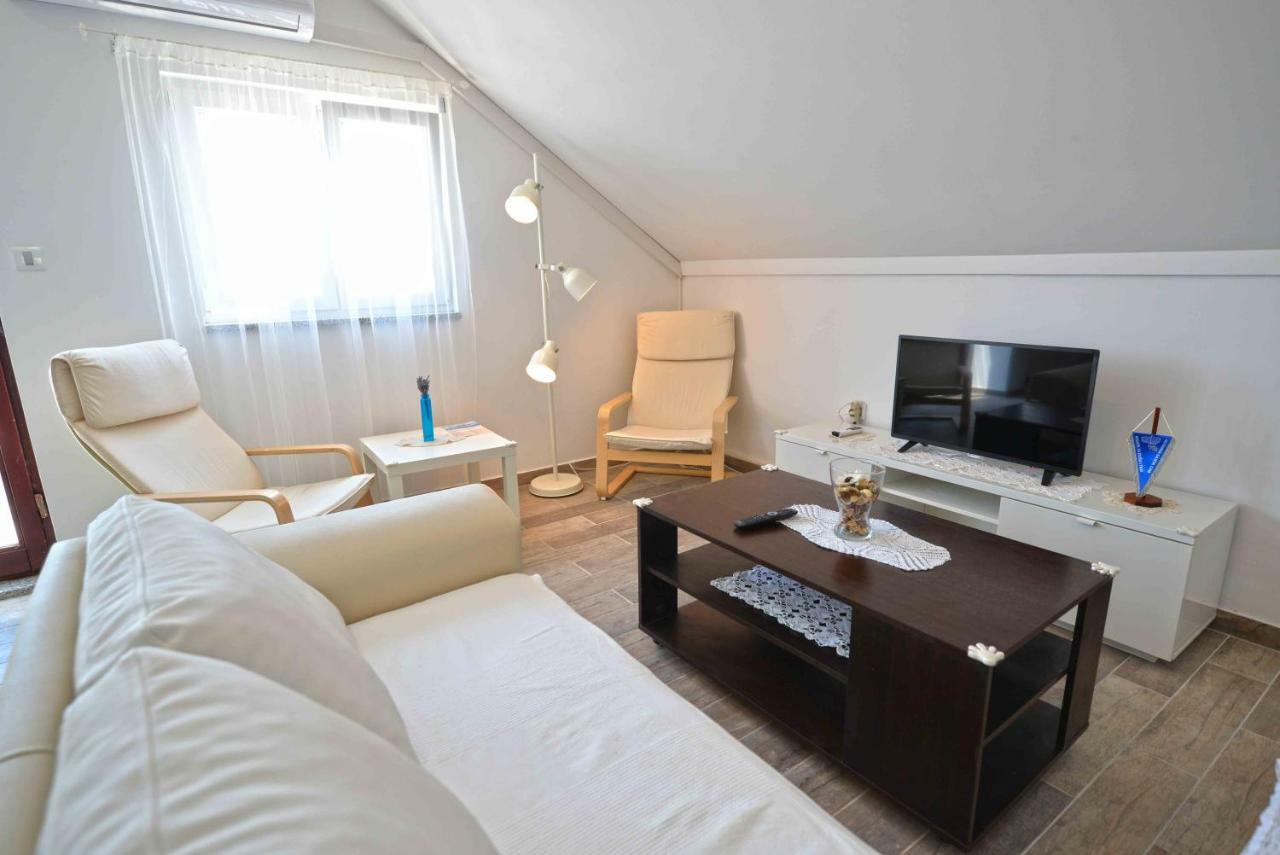 Apartmani Mikin Betina  Extérieur photo