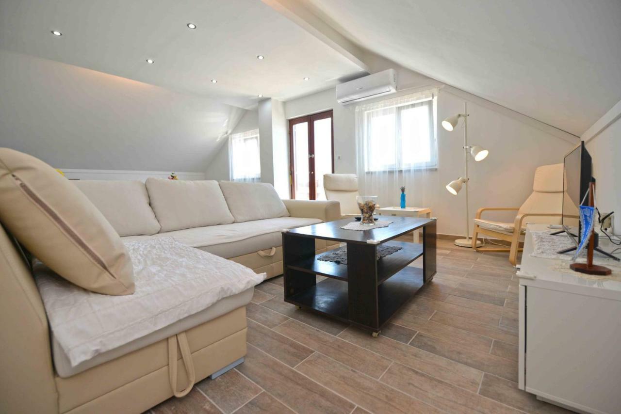 Apartmani Mikin Betina  Extérieur photo