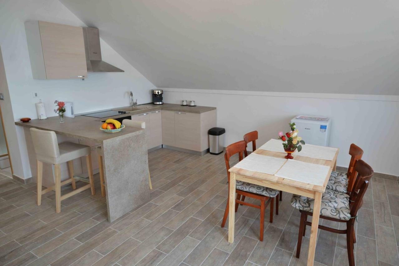 Apartmani Mikin Betina  Extérieur photo