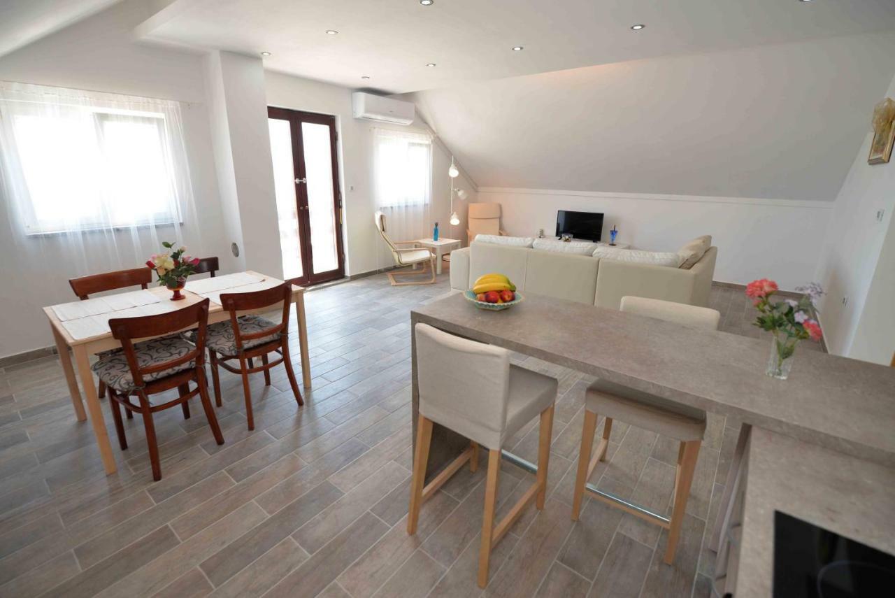 Apartmani Mikin Betina  Extérieur photo