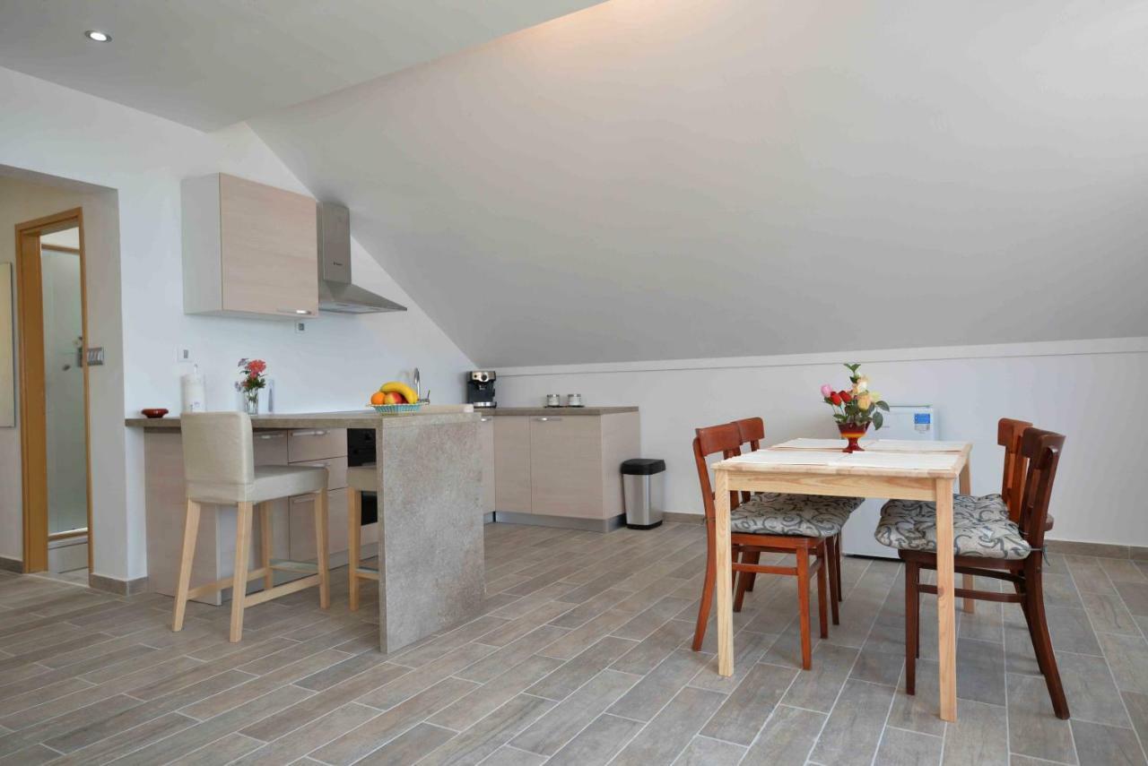 Apartmani Mikin Betina  Extérieur photo
