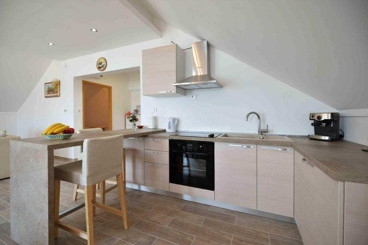 Apartmani Mikin Betina  Extérieur photo